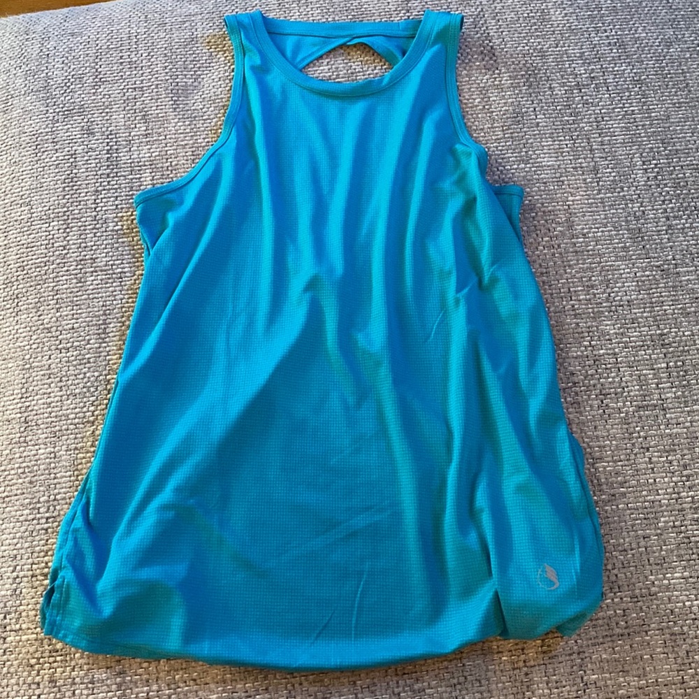 Tie back tank
